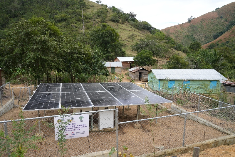 De la oscuridad a la energía limpia: las renovables garantizan acceso a electricidad en comunidades rurales de República Dominicana