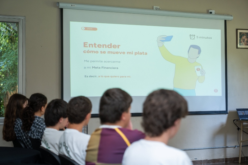 Educación financiera en la secundaria: qué necesitan aprender los jóvenes antes de manejar su dinero