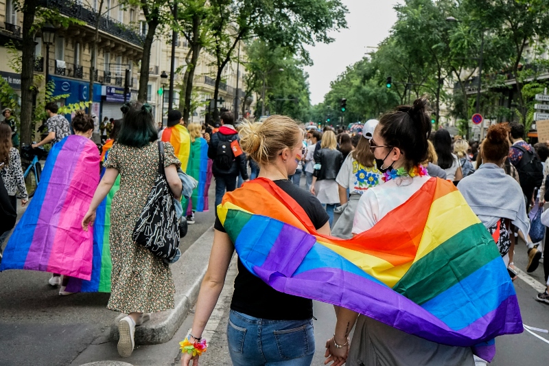 Juventudes LGBTIQ+ en Argentina: 6 de cada 10 no llegan a fin de mes